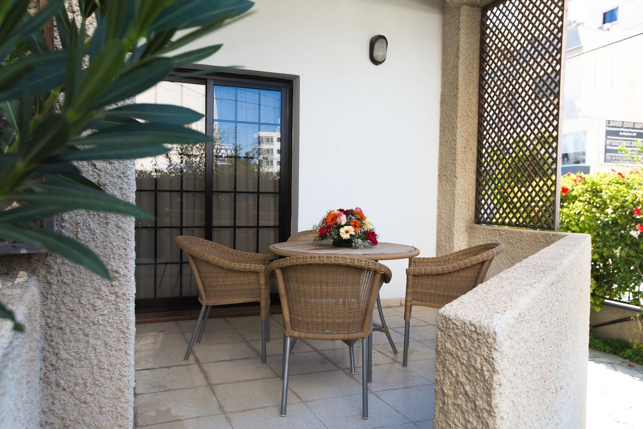 Laila'S Promenade Villa Larnaca Exterior photo
