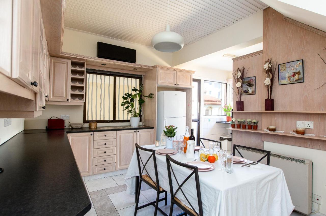 Laila'S Promenade Villa Larnaca Exterior photo